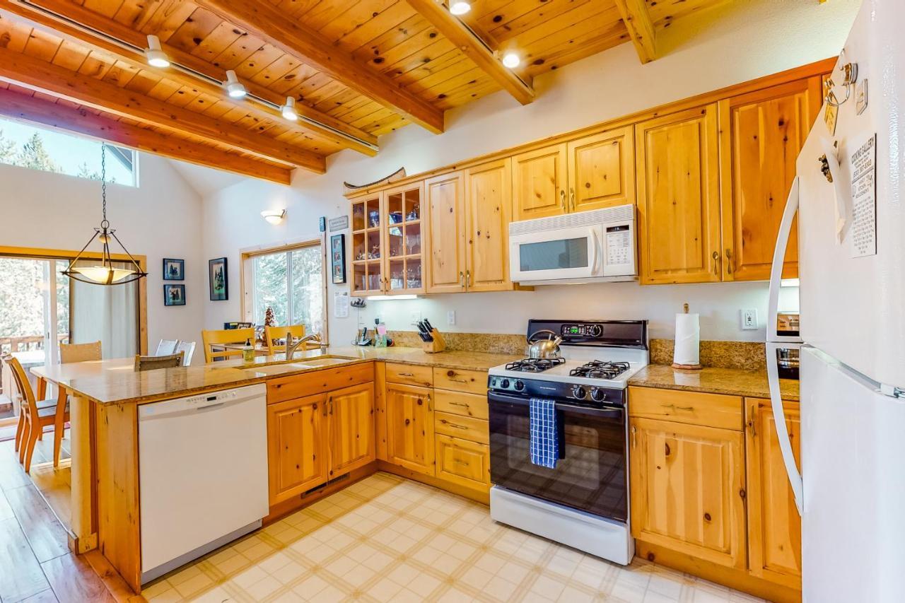 Serene Family Cabin Soda Springs Exterior photo